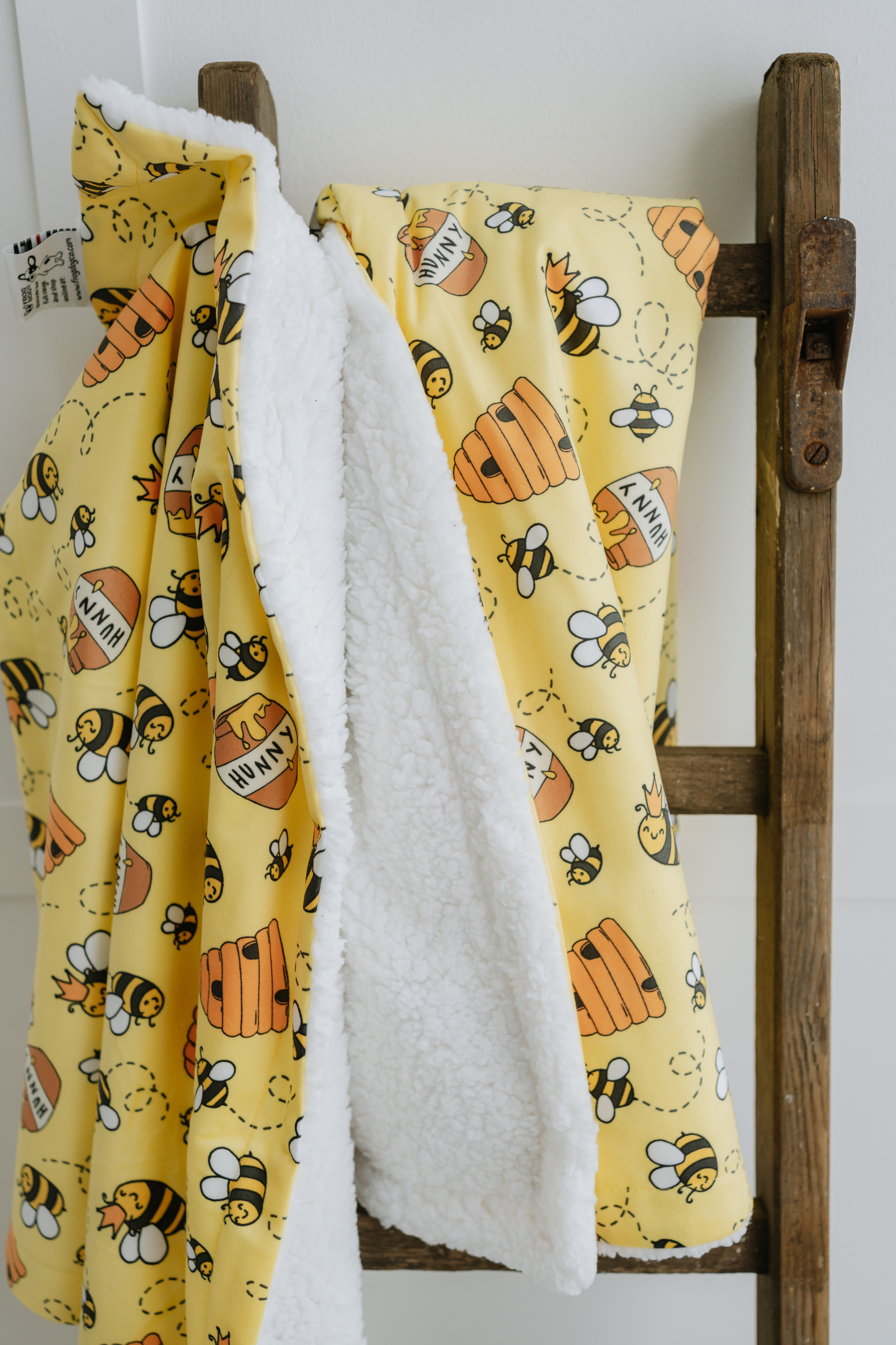 Fleece blanket - BeeKind