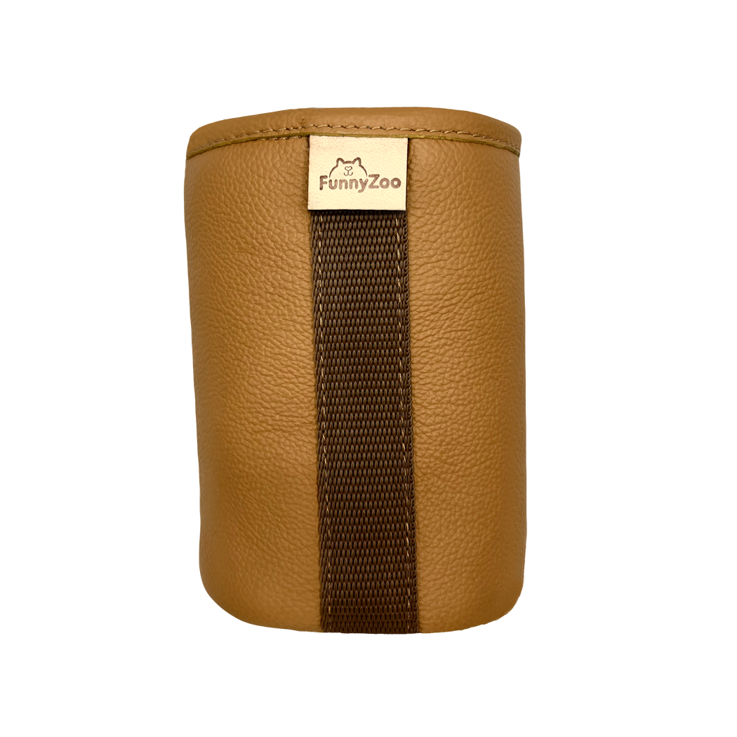 Stylish TRAINING POUCH in genuine leather.